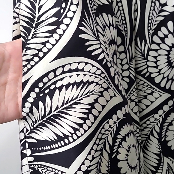 Banana Republic Sleeveless Printed Silk Dress Size 6 Black & White - Picture 5 of 14